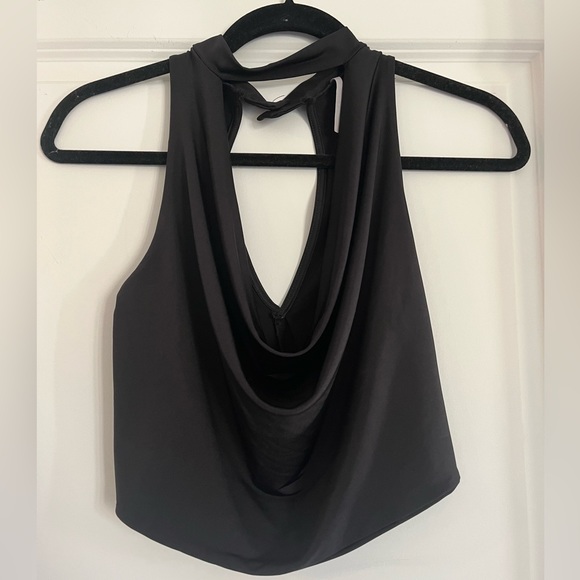 Cropped Black Scoop-neck Tank - Picture 1 of 2